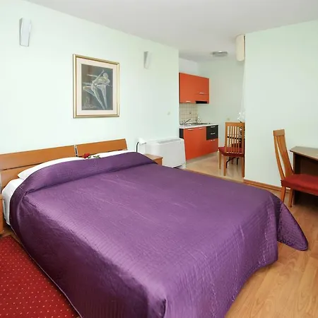 Lida 2 Pensionat Trogir